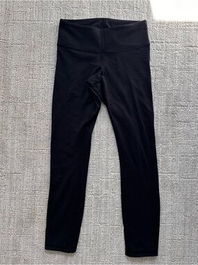 lululemon black leggings 25” with mesh detail on the back